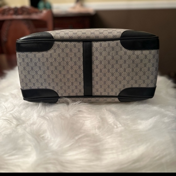 VINTAGE Gucci FAIR CONDITION - Picture 6 of 10